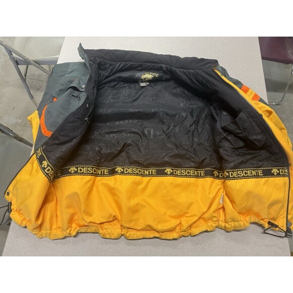 Vintage DESCENTE Snowboard Ski Jacket - Picture 5 of 7